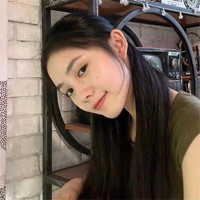 穿黑衣的女孩